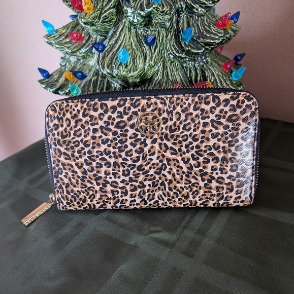 Tory Burch Robinson Leopard Print Long Zip Round Wallet - Picture 3 of 11